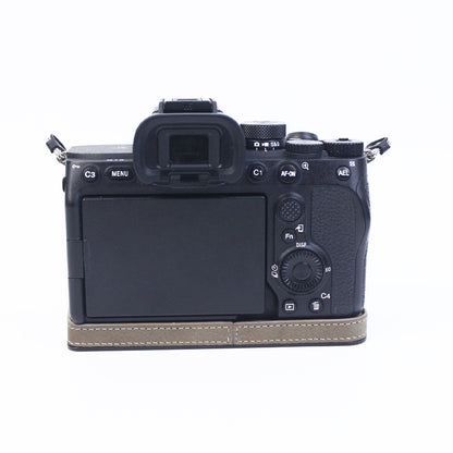 For Sony A7M4/A7S3/A1 Convenient Detachable Camera Bottom Case Protective Half Body Cover Holder