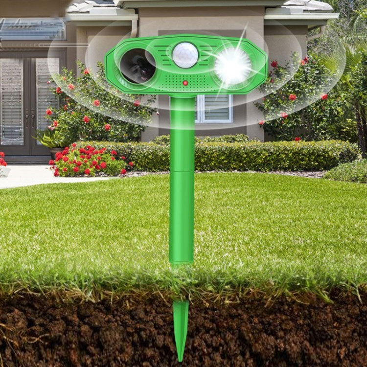 Ultrasonic Repeller Solar Powered Waterproof Animal Repellent for Squirrel Cat Dog Bird